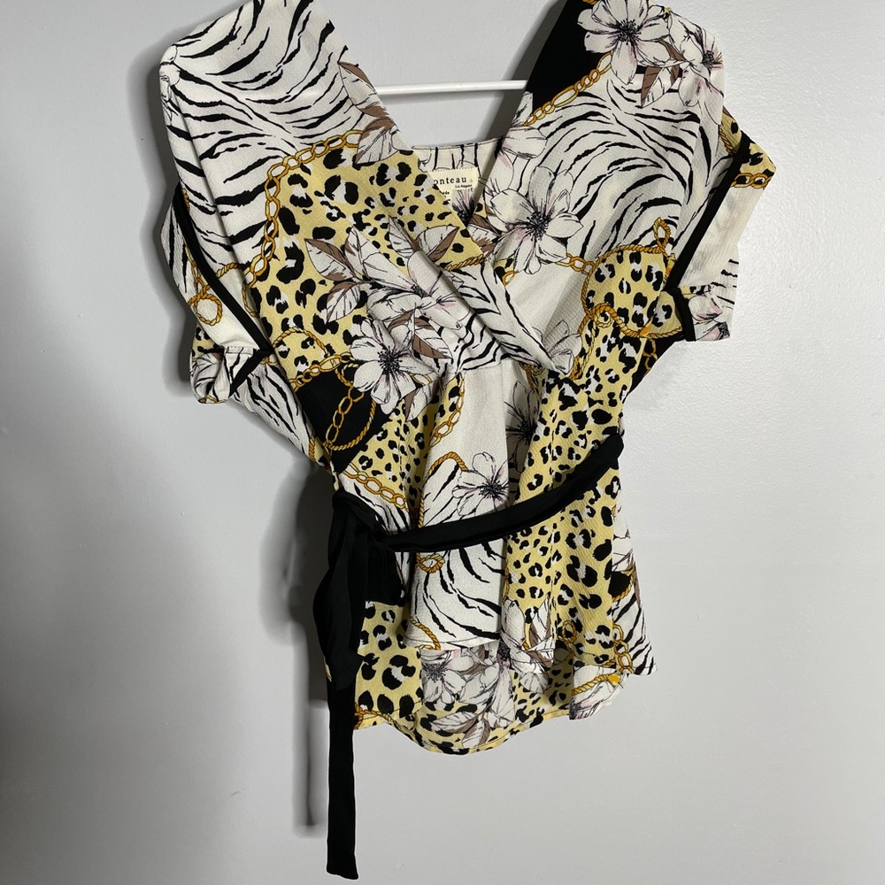 Printed blouse with front tie